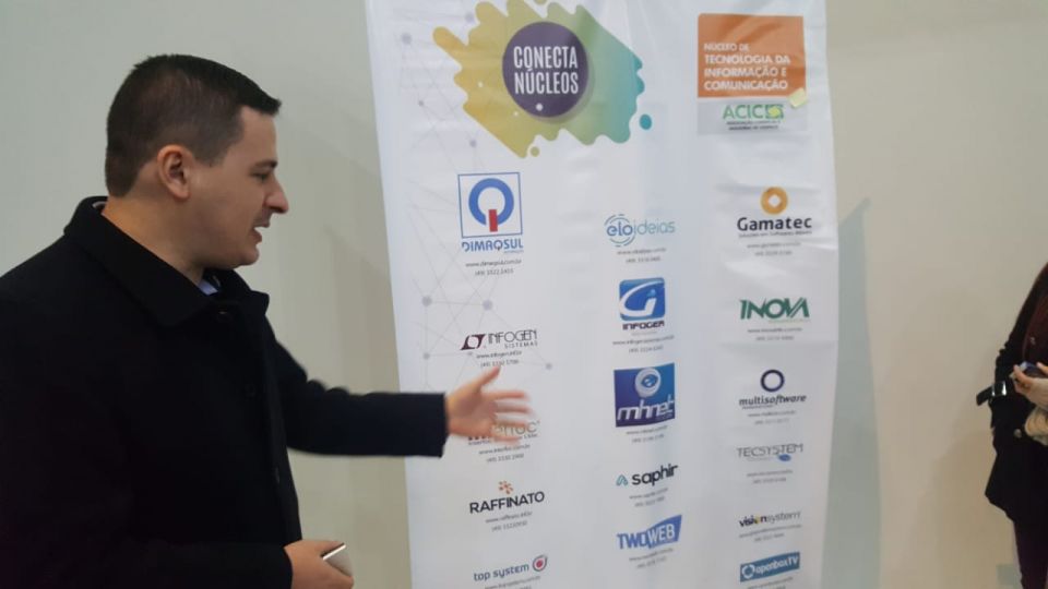 NTIC - Ncleo das Empresas de Tecnologia da Informao e Comunicao da ACIC Chapec - Conecta 2018 Sidimar Carniel apresentando.
